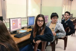 Group of students in Lebanon Evangelical School work on Blender for lab