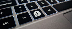 Close up picture of the Fedora super key on the Fedora Slimbook